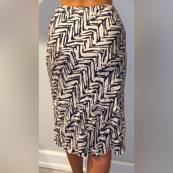 ‘The Limited Silk’ white and black flowy midi skirt size XS - Picture 2 of 4